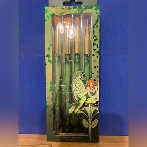 Makeup Revolution Poison Ivy Makeup Brush Set 4pc. New in box Sealed